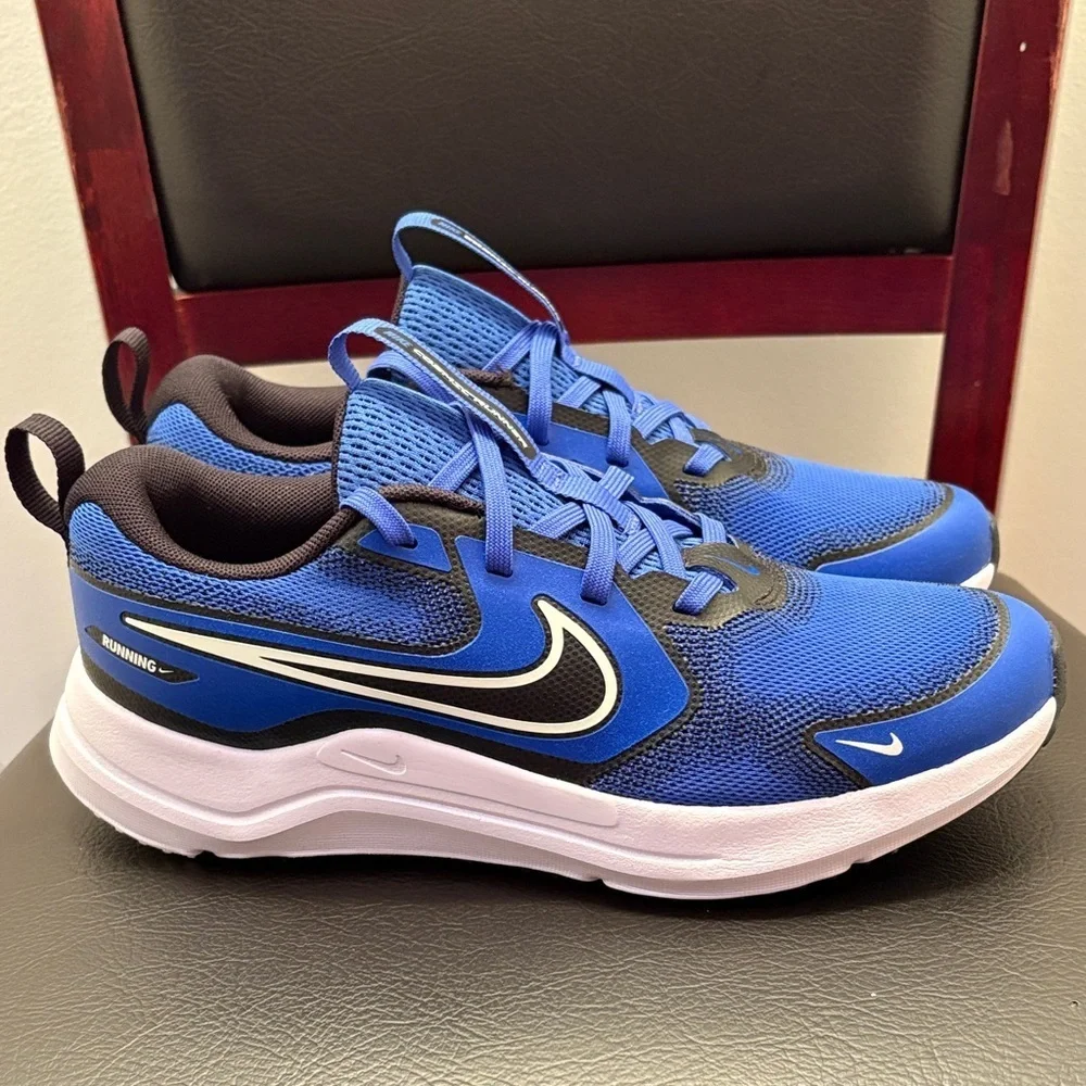 New Nike Boys Cosmic Runner Black and Blue Sneakers Size 5 1/2
